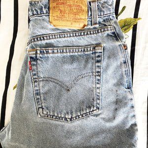 Vintage | Light Wash Levi's Denim Shorts